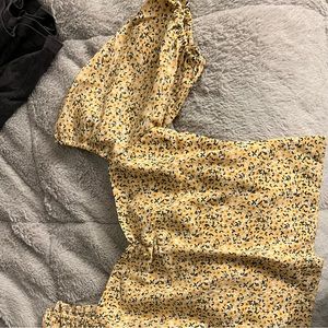 Cropped floral A & F short/puffy sleeve